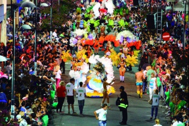 Completo, el calendario de Ensenada: "o melhor carnaval da região"