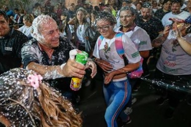 Secco, te moja pero no te cobra: la Scola Aimará cierra esta noche el gran carnaval gratuito de Ensenada