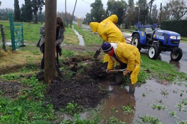 Están cayendo teresos de punta, inundados en Los Hornos, San Lorenzo y otras zonas de la periferia: urgente operativo municipal