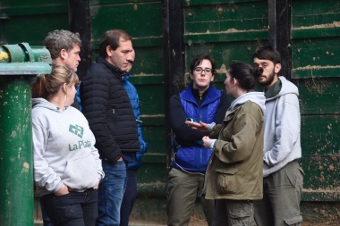 Garro fue a ver a Pelusa: horas decisivas para que la elefanta se ponga de pié