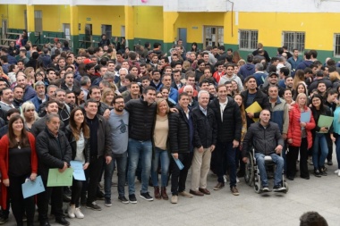 Gobernó 12 horas: Garro salió a timbrear con Pinedo, el ex presidente de la gestión cortita pero jugetona