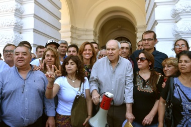 "La Plata, segunda ciudad en pobreza": fuerte protesta opositora para reclamar medidas sociales