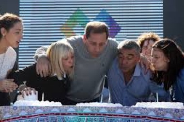 Hay que jugarle unos mangos a la quiniela: hoy es el cumpleaños 47 del intendente Garro