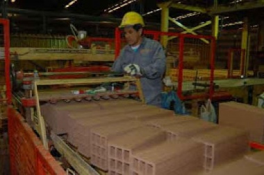 Garro pidió la apertura de un grupo de fábricas y comercios platenses que emplean a 1.800 personas