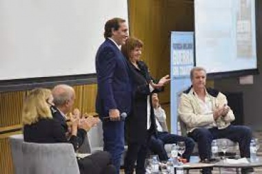 Pato Bullrich presentó en La Plata su libro "Guerra sin Cuartel" y Garro le hizo el aguante