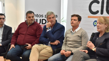 Titanes en el Ring: aseguran que la derecha platense ya piensa en Garro o Adorni para la intendencia 2027