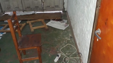 Campaña inmunda: atacaron un local y apedrearon la casa de una precandidata de Florencia Saintout