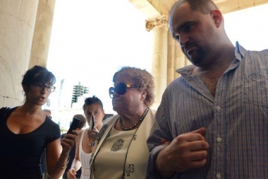 Nené Balcedo fue a declarar, le dictaron inhibición de bienes y los empleados la escracharon por no pagar los sueldos