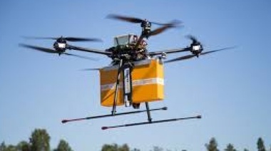 Teléfono, Moyano: ya autorizaron a una empresa a repartir paquetes con drones voladores