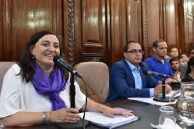 Con amenazas de escraches a los concejales: Illeana Cid estrena presidencia con una sesión especial por el aumento de la tarifa de taxis