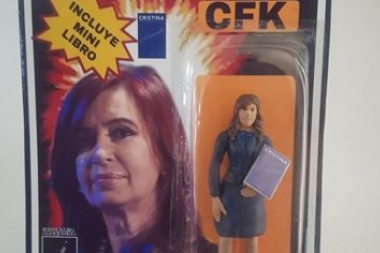 Barbie, te querés matar: ya fabrican la muñeca de Cristina con Sinceramente en mini libro