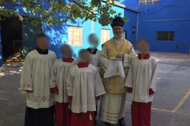 El Arzobispo platense recomendó que el Cura Frasquito no se acerque a los niños