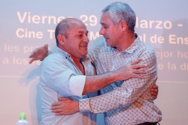 En Ensenada aclaran que "ni sueñan" con hacer la Fiesta Provincial del Inmigrante y vuelven a tirarle un centro a Fabián Cagliardi
