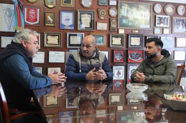 En Ensenada, Secco garantizó el pago de un bono de $5.000 pero siguen las negociaciones
