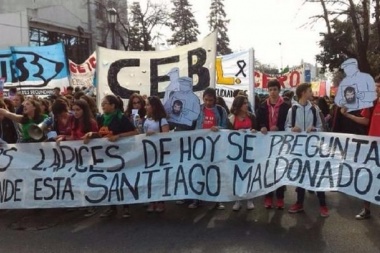 Los Lápices escribieron el nombre de Santiago Maldonado