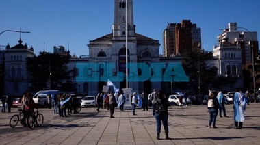 Tomala vos, damelá a mi en La Plata vino escasa la hinchada del Covid