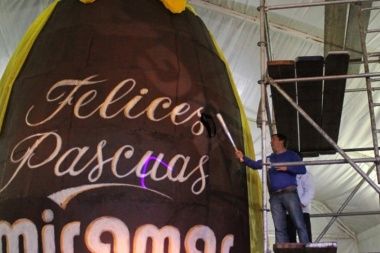 Ponga Huevo, Miramar: van por el récord Guinnes con uno de 4.100 kilos de puro chocolate