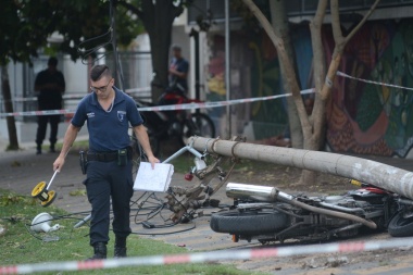 Por el estado de los cables y el poste, Edelap quedó en la mira tras la trágica muerte del médico del Hospital Gutiérrez