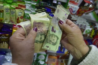 Se puede denunciar por "práctica abusiva" al comercio que no acepte billetes de cinco antes del 31 de enero
