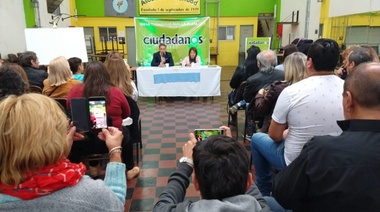 En La Plata, Chiche Duhalde se la jugó por Lavagna y advirtió: "Navegamos en una cloaca, nadie cree en nadie"