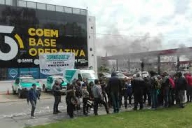 Olla desayuno en 12 y 51 para reclamar por los despedidos de la línea 147