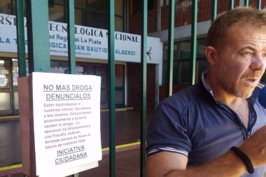Fuerte apoyo de Iniciativa Ciudadana al profesor Loza: "Persigan narcos de verdad, dan verguenza"