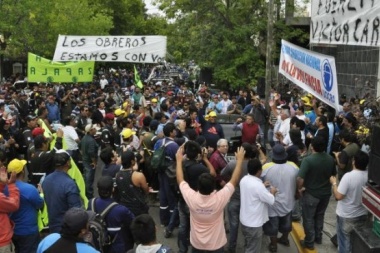 Pidieron la liberación del Pata Medina y denunciaron despidos en un acto de la UOCRA en Ensenada
