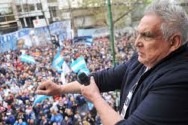 Garro calienta la campaña: "Hay una inversión de 1.200 empleos suspendida por terror a que vuelva el Pata Medina"
