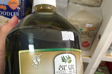 A veces lo barato sale caro: decomisaron aceite de oliva adulterado en dos ferias de La Plata