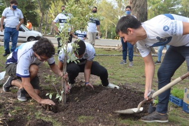 "Plantamos Memoria": 22 árboles en Gimnasia para recordar a hinchas, socios y deportistas víctimas de la dictadura