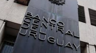 En Uruguay ya cambian el peso argentino como si el dólar se hubiese ido a $36