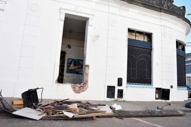 La huella del facismo detrás del atentado explosivo contra la sede de La Cámpora