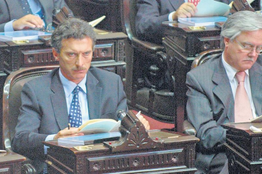 El mal ejemplo del diputado Mauricio Macri con el canje de pasajes aéreos