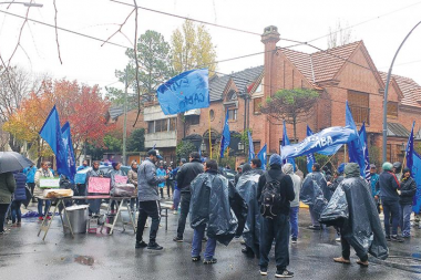 En tiempos de bolsillos flacos y guadaña, ofenden la mentira y el baldío de Dujovne