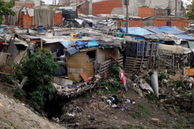 La pobreza oculta en La Plata, una realidad que duele en triste récord de 128 barrios olvidados