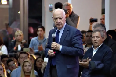 Jugará solo, tiene plan y viene a La Plata