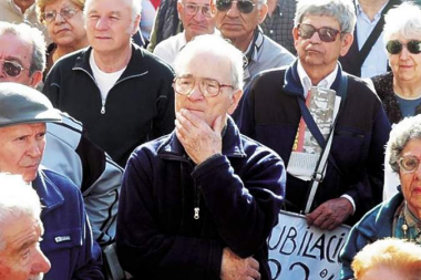 El gobierno juega con fuego al achatar la pirámide salarial de las jubilaciones