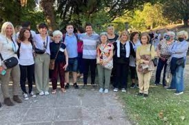 Teatro del Lago: Saintout se comprometió a reabrirlo y dijo que Garro finge interés