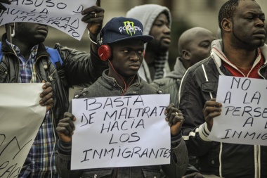 "Nos sacan las cosas y nos roban": la denuncia de los senegaleses de La Plata