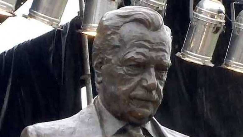 Sin palabras de su hijo, quedó inaugurado el monumento a Alfonsín en Plaza Moreno