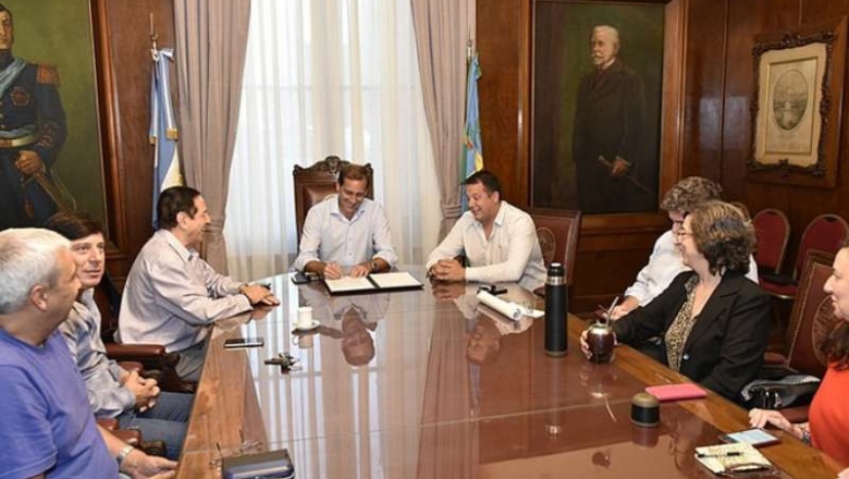 En la paritaria municipal platense Alfano consiguió la chancha y los veinte: 36,8% y un cronograma de pases a planta permanente