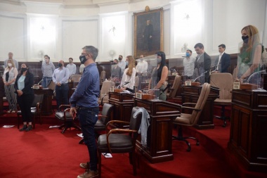 En el Concejo Deliberante de La Plata se paró la sesión y se pasó el gol de Barrilete Cósmico en la voz de Víctor Hugo
