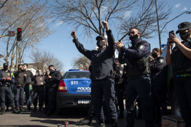 Corte de curros, zonas liberadas y una mano negra, detrás de la tensión en La Bonaerense