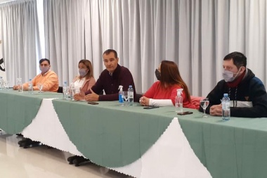 Pulgar Abajo a la gestión Garro, la consigna  de campaña que lanzó Escudero