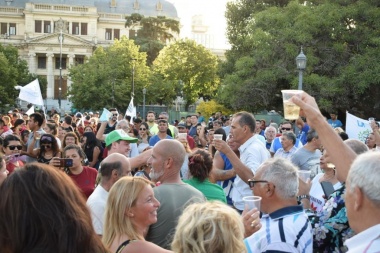 Carrera por la intendencia: Escudero cerró el año en Plaza San Martín con apoyos de varios sectores peronistas