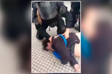 Aseguran que policías de la Ciudad golpearon a un manifestante y le provocaron un paro cardíaco
