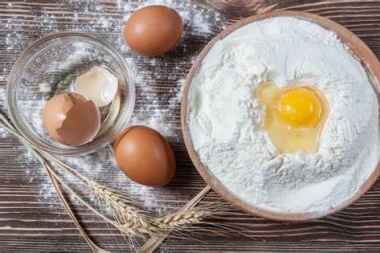 Con la comida no joden: estudiantes de la UCALP donan a comedores los huevos, la harina y el arroz en lugar de tirárselo a los egresados