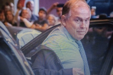 De ferviente ultra K a soldado de Milei: revelan que el reemplazo de Mondino atiende por los dos teléfonos