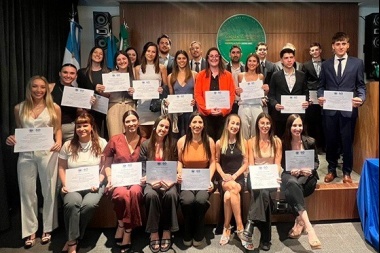 Recibieron sus diplomas nuevos y nuevas profesionales en Ciencias Económicas y Sociales de la UCALP