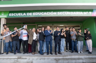 Ensenada de hacer más que decir: Kicillof y Secco cumplieron con una maratón de inaguraciones